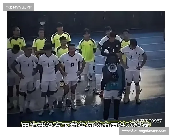 球迷冲入赛场拥抱卢卡库 安保漏洞引发广泛争议与讨论 球迷冲入赛场拥抱卢卡库 安保漏洞引发广泛争议与讨论