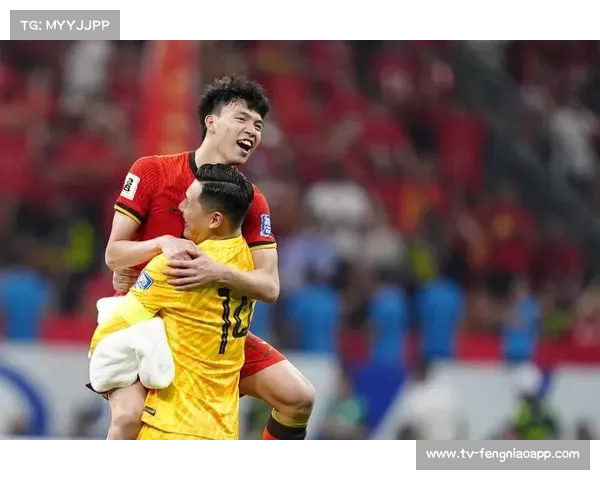 中场休息时趣味点球挑战，小球员表现引全场掌声